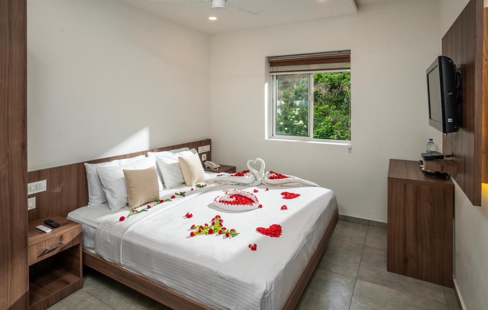 Green Tea Hotels ديفيكولام المظهر الخارجي الصورة